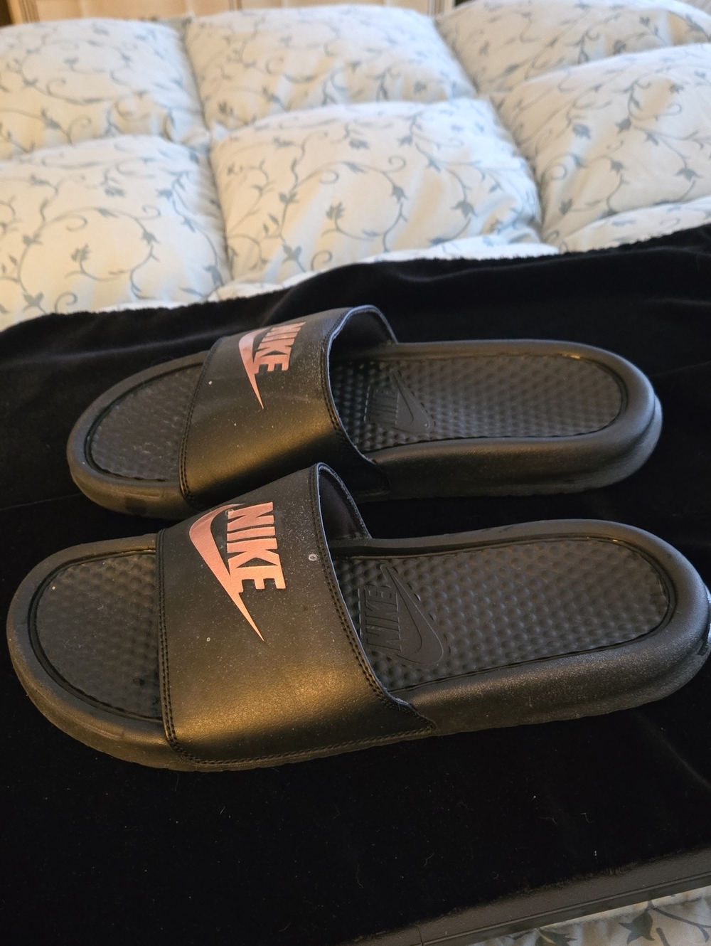 Nike Slides - Picture 3 of 4